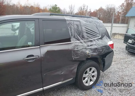 2013 Toyota Highlander Se V6 z USA, uszkodzony, nr VIN 5TDBK3EH2DS233271